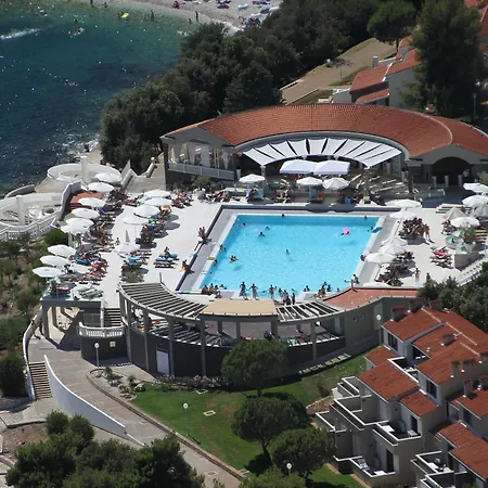 Semesteranläggning (resort) Arena Verudela 4*